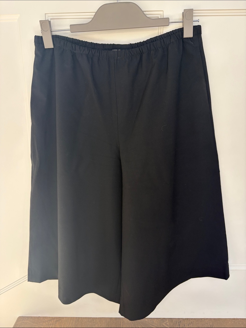 Aritzia Maven Women's Black Pull-On Wide Leg Shorts